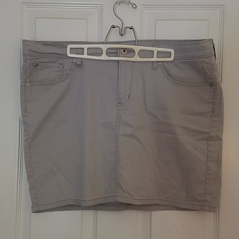 Denizen by Levi's Gray Denim Skirt Size 18